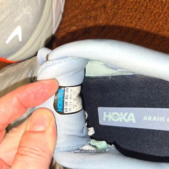 HOKA SZ 7 - Arahi 6 - Picture 2 of 4